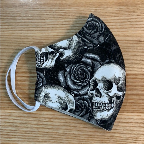 Accessories - 🌈 Adult Woman’s Skull & Roses Face Mask 🌈